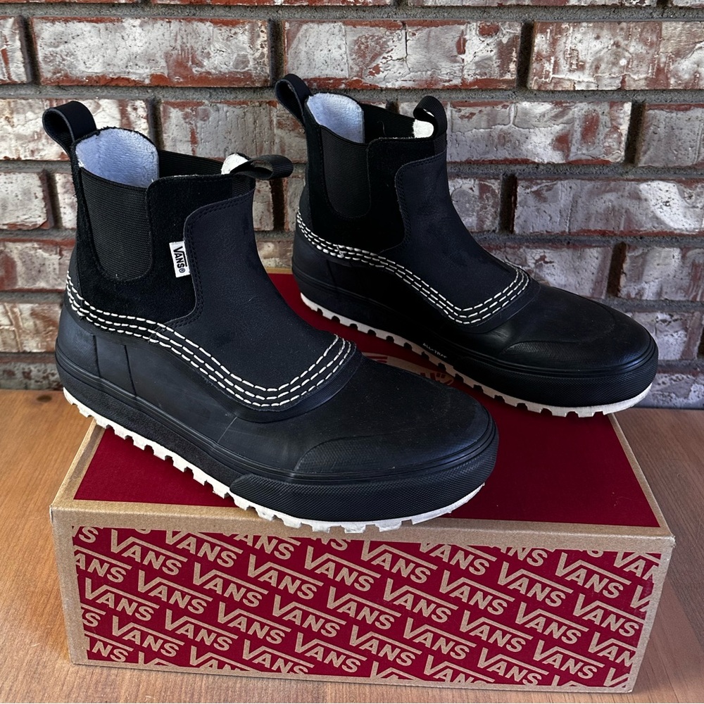 Vans Mte Standard Mid Cheasea Boot Black on Black Mens Size 10.5